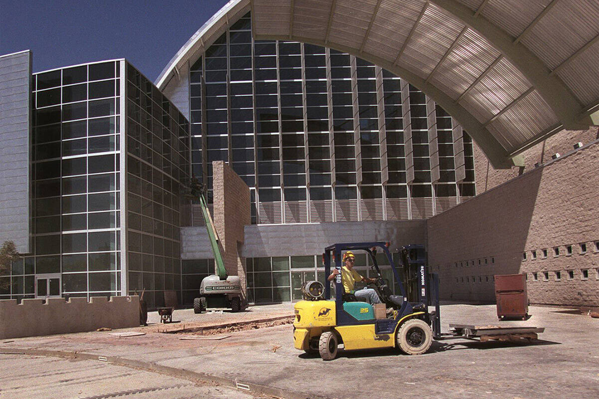 Chuck Hall operates a forklift during construction of Lied Library on the UNLV Campus in May 20 ...