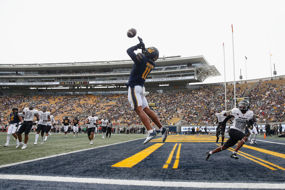 California Golden Bears wide receiver Mavin Anderson (11) is unable to make a catch in the end ...
