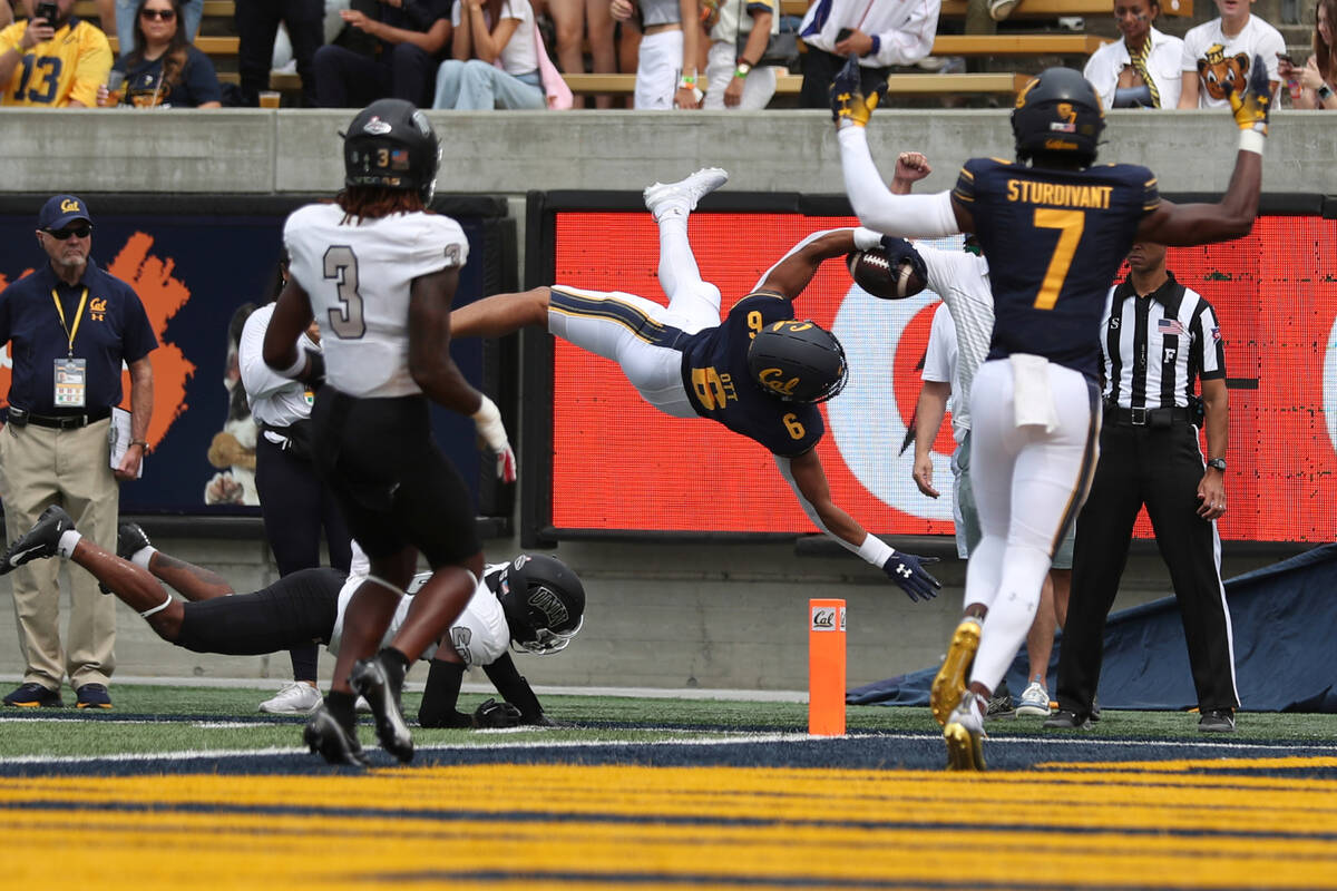 California running back Jaydn Ott (6) dives for a touchdown against UNLV during the first half ...