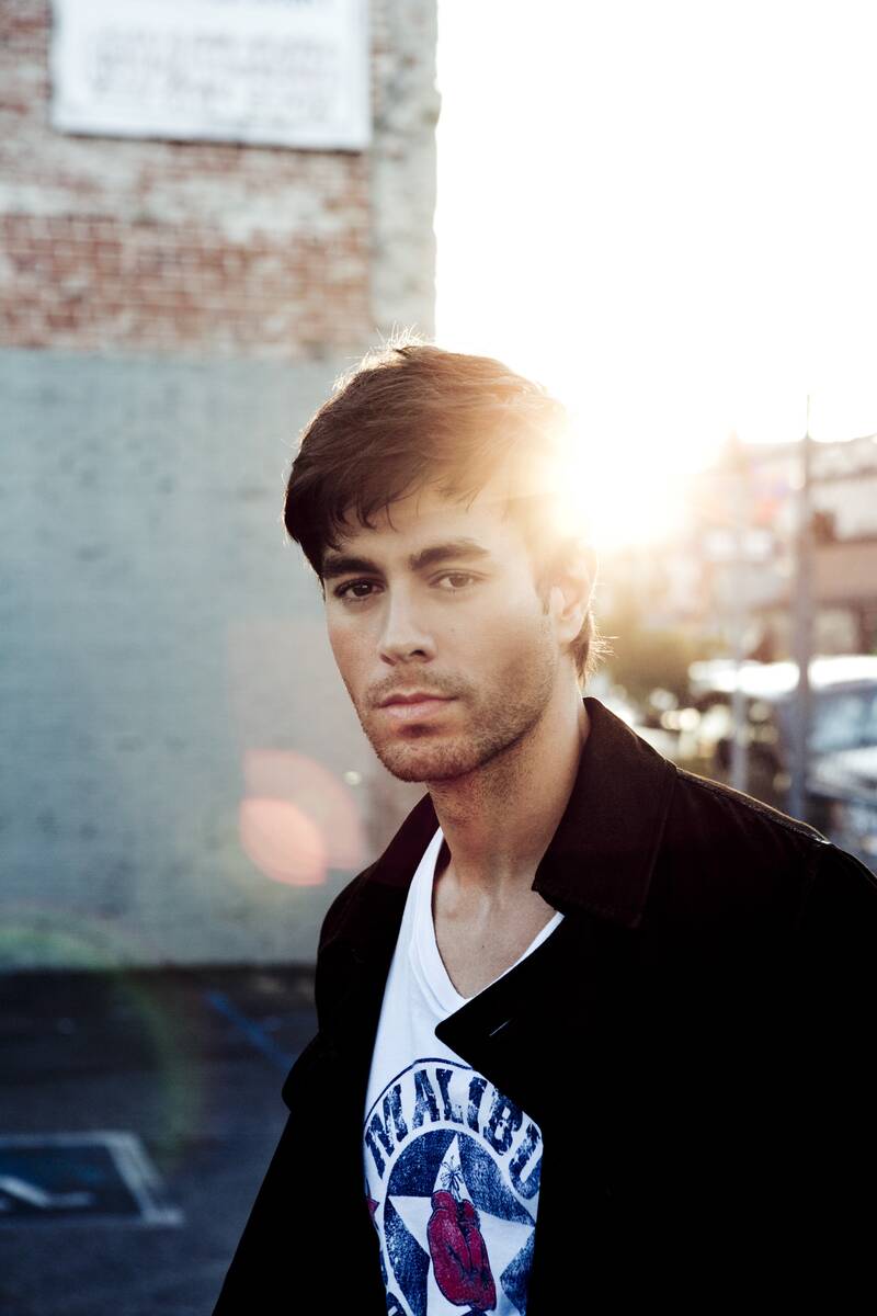Enrique Iglesias makes his debut at The Theatre at Resorts World on Sept. 17, 2022. (Alan Siffen)