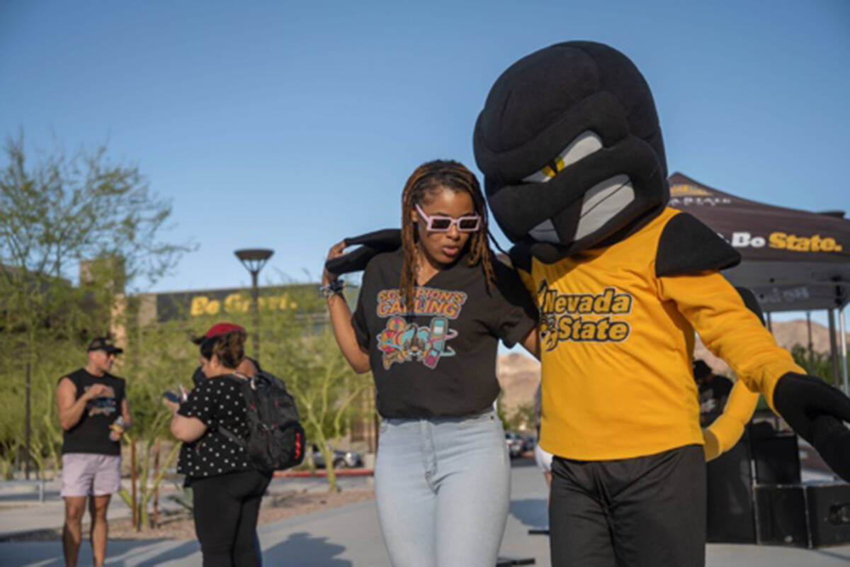 Za'Ni Smith is pictured with Nevada State College's new mascot, Sting. (Nevada State College)