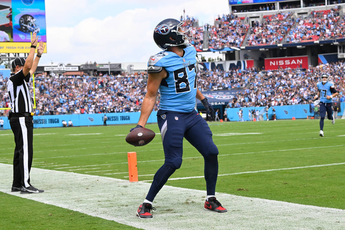 Tennessee Titans tight end Geoff Swaim (87) celebrates after catching a touchdown pass against ...