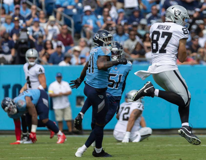 Raiders tight end Foster Moreau (87) makes a leaping catch past Tennessee Titans linebacker Zac ...