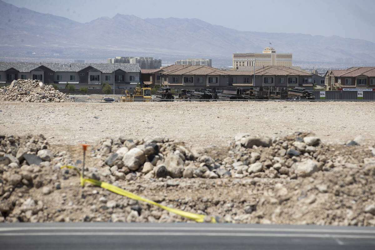 The constriction site of an apartment complex at the intersection of Raiders Way and Sunridge H ...