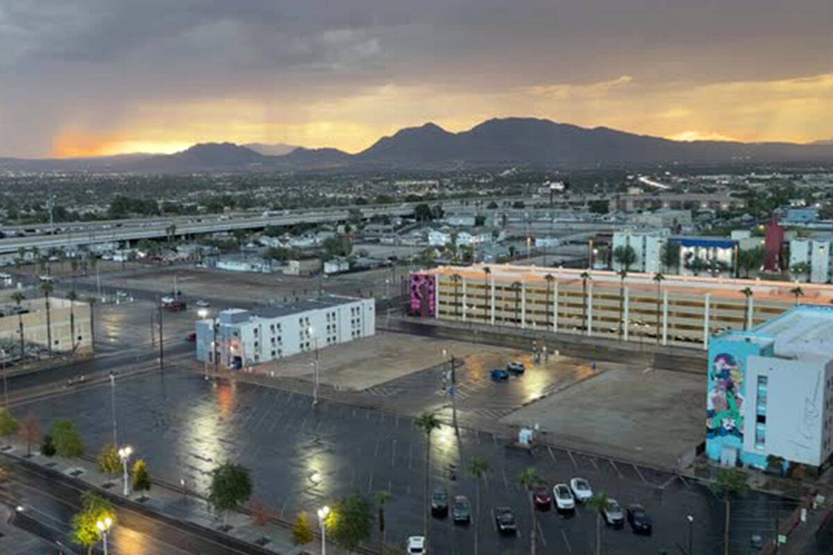 Rain, thunder and lightning hit downtown Las Vegas on Wednesday, Sept. 28, 2022. (Kevin Cannon/ ...