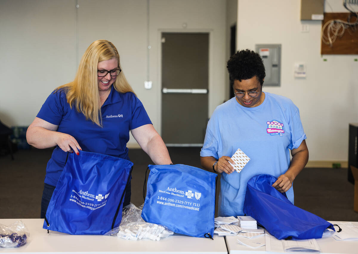 Lisa Bogard, health plan president for Anthem Nevada Medicaid, left, helps Dr. Lisa Thompson, A ...