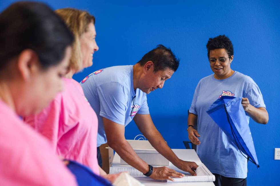 Dominic Gaon, senior contract manager with Anthem Nevada Medicaid, left, packs bags with Dr. Li ...