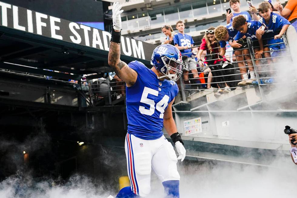 New York Giants linebacker Blake Martinez (54) gestures to fans as he leaves the tunnel before ...