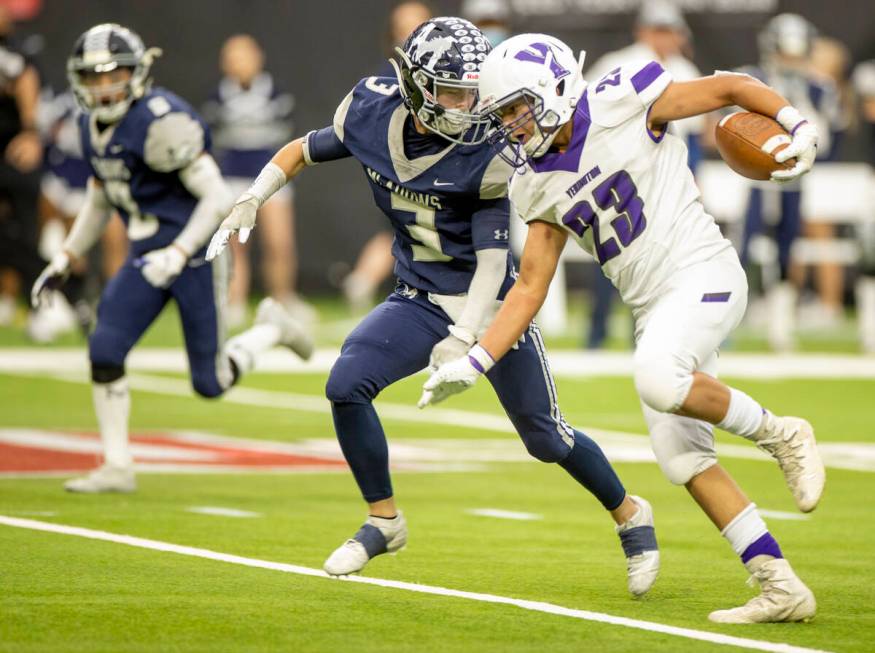 The Meadows defensive back Gage Rinetti (3) chases down Yerington running back Felix Garcia (23 ...