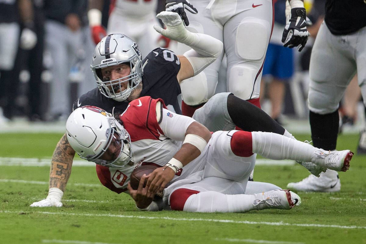 Raiders defensive end Maxx Crosby (98) sacks Arizona Cardinals quarterback Kyler Murray (1) dur ...