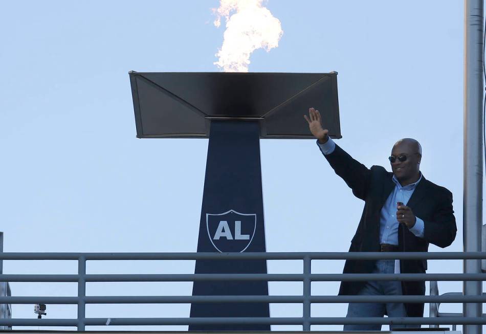 Former Los Angeles Raiders player Bo Jackson waves after lighting a torch for former owner Al D ...