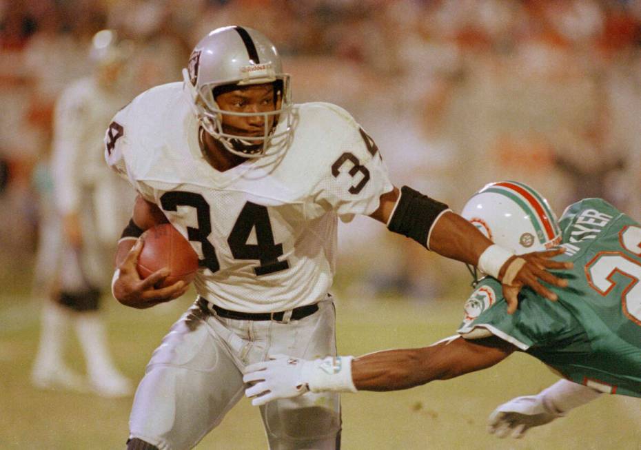 Los Angeles Raiders running back Bo Jackson (34) pushes away Miami Dolphins corner back Tim McK ...