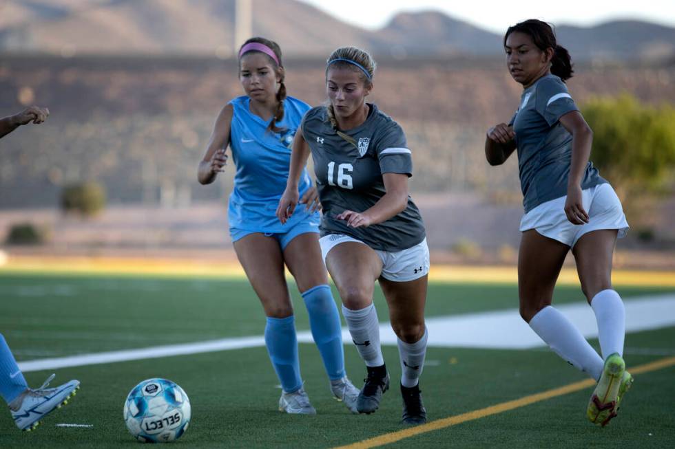 Arbor View’s Isabella Srodes (16) dribbles up the field while Foothill’s Isabelle ...