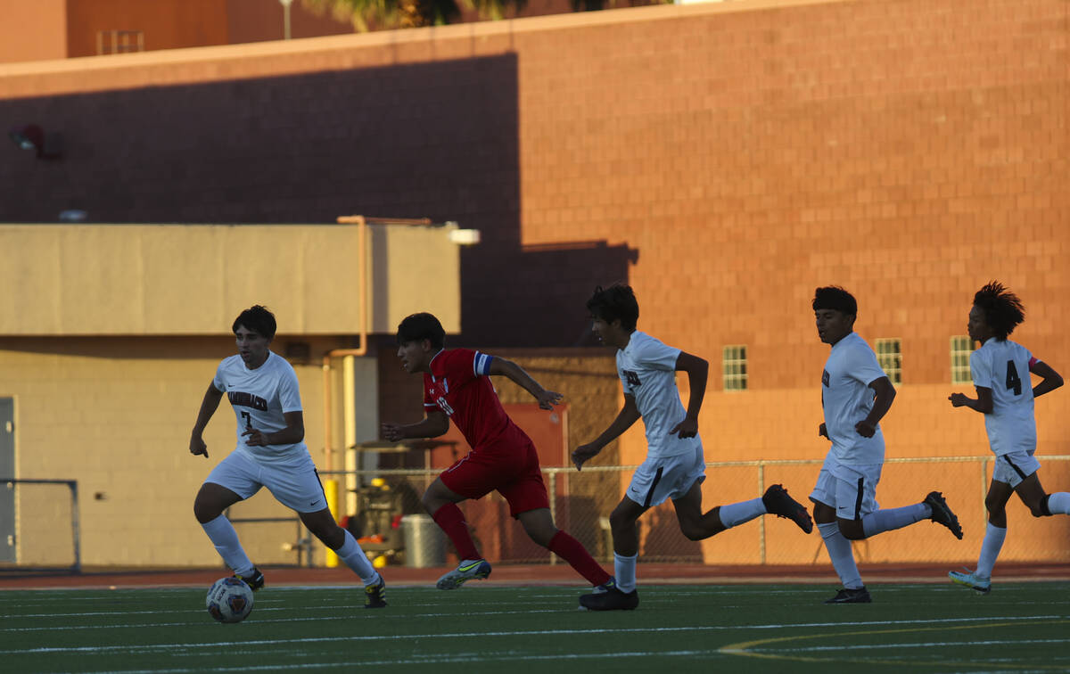 Western's Daniel Chavez (10) kicks the ball under pressure from Desert Oasis' Jose Vazquez-Estr ...