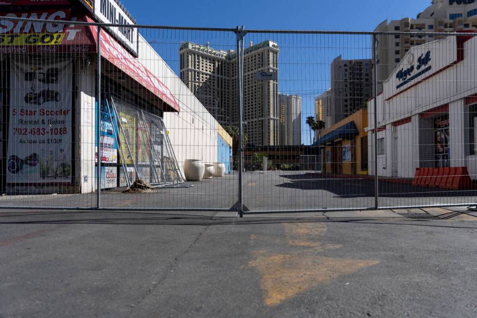 A gate blocks the entranced to the shuttered Travelodge motel, 3735 Las Vegas Blvd. South, in L ...