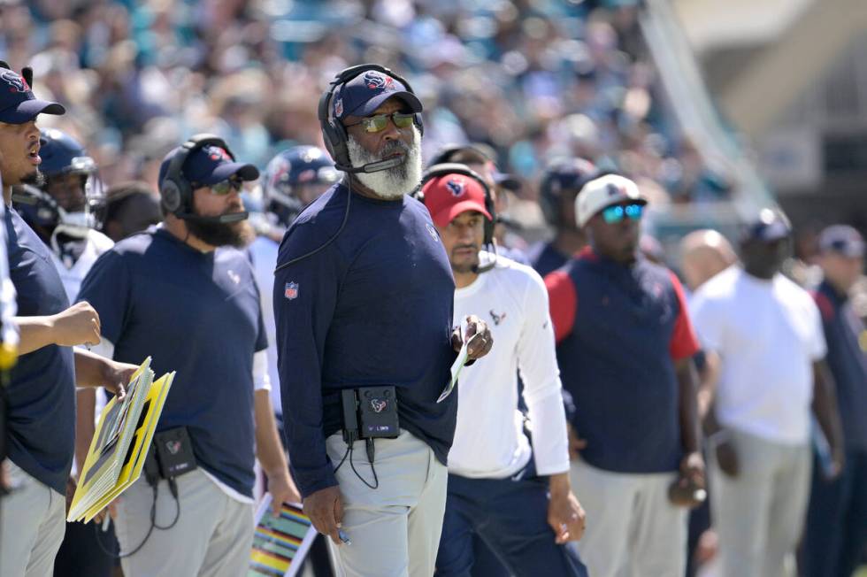 Houston Texans head coach Lovie Smith, center, watches from the sideline during the first half ...