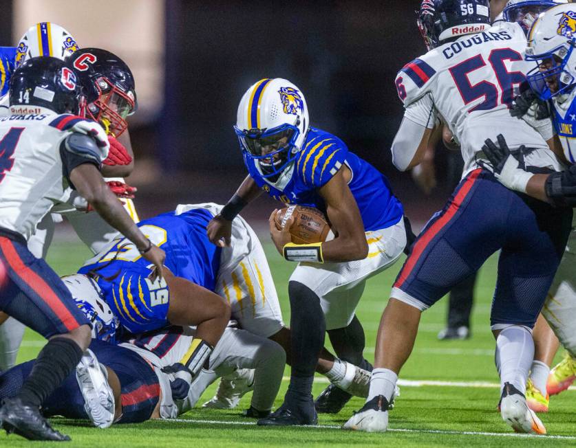 Sierra Vista QB Tarrance Masnica (4) looks to split the Coronado defense on a run during the fi ...