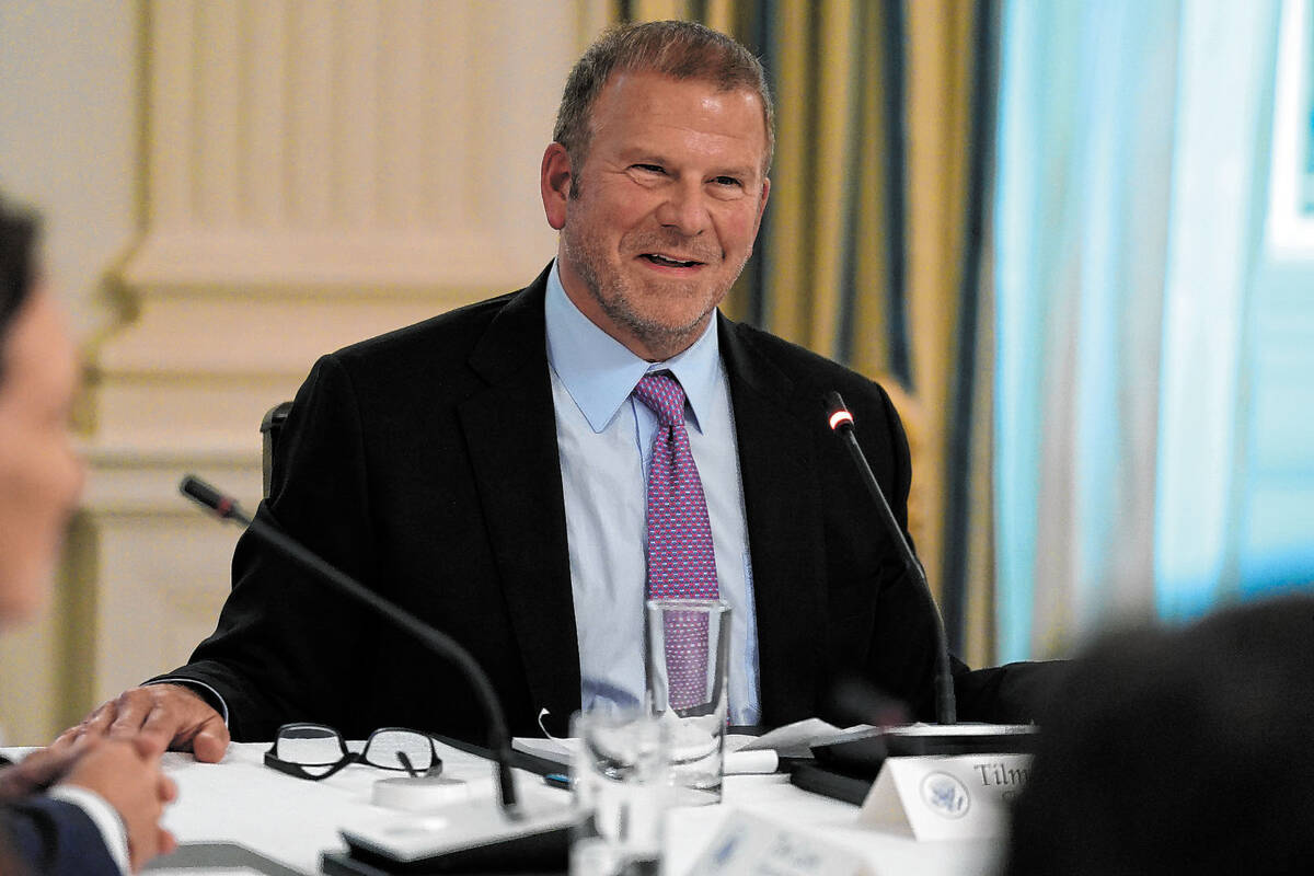 Tilman Fertitta, chairman and CEO of Landry's Inc., speaks during a meeting with restaurant ind ...