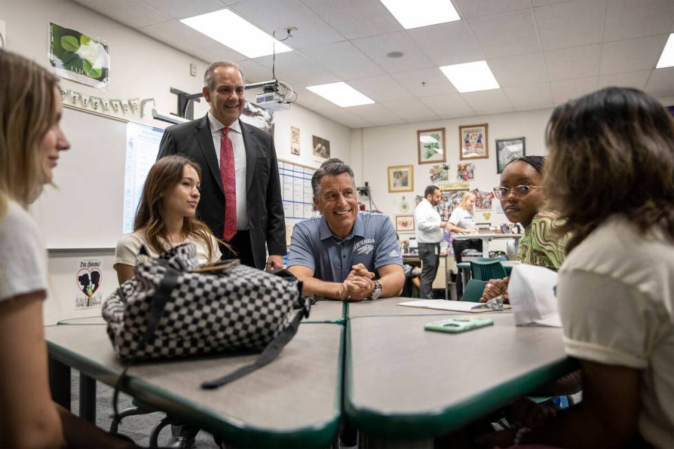 University of Nevada, Reno President Brian Sandoval, center, talks with students in the dual cr ...