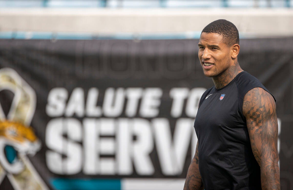 Raiders tight end Darren Waller warms up before an NFL game against the Jacksonville Jaguars at ...