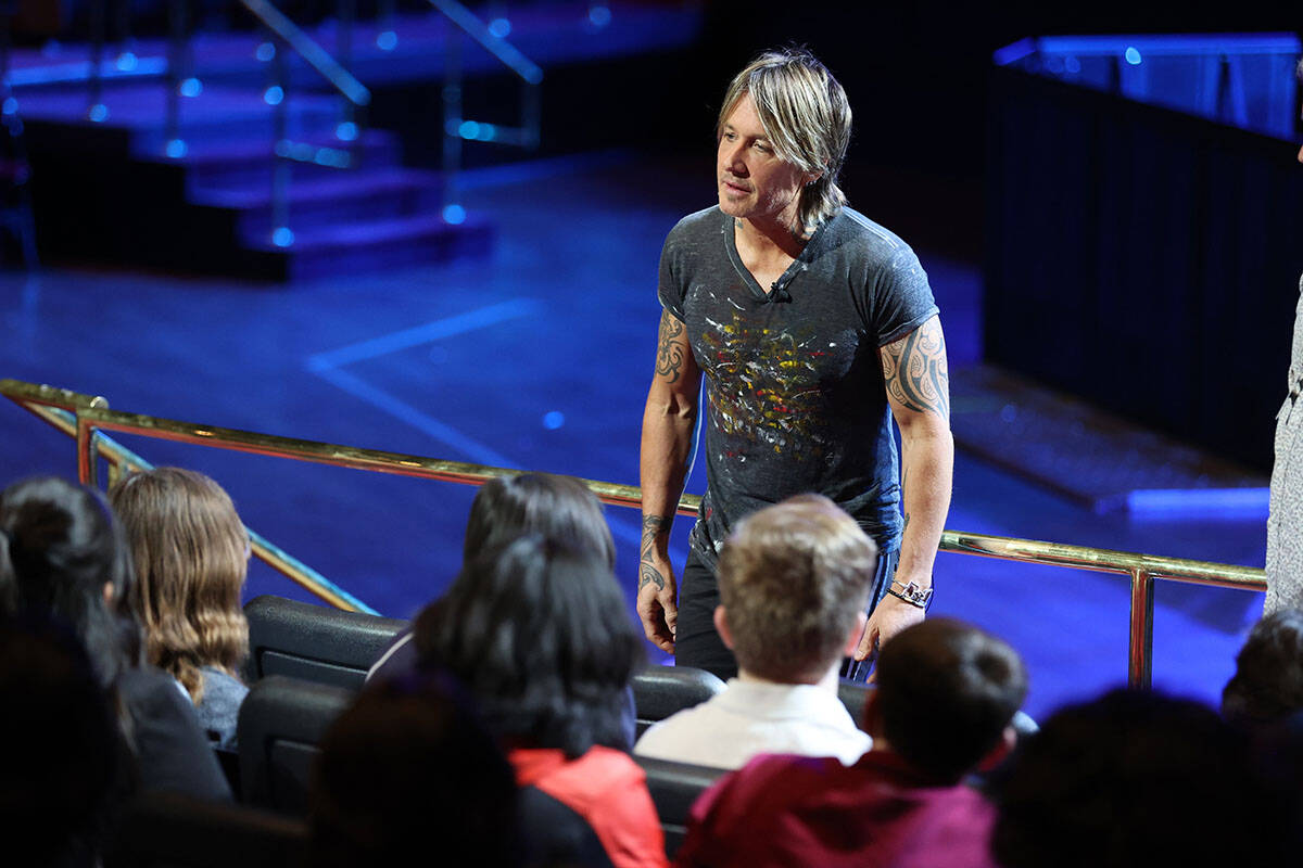 Caesars resident artist Keith Urban talks to 30 guitar students from Las Vegas Academy at the C ...