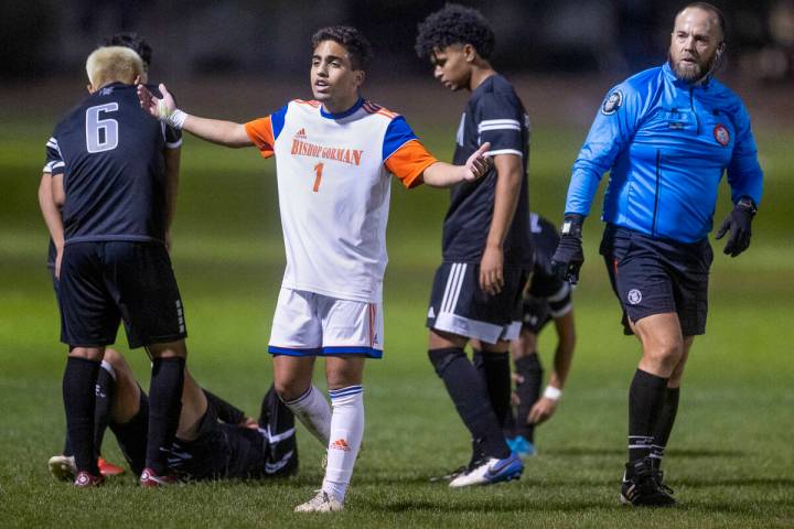 Bishop Gorman's Nicholas Lazarski (1) argues a foul over Cimarron during the second half of the ...