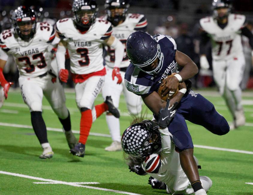 Shadow Ridge’s Jon Wilson (32) runs into the end zone for a touchdown as Las Vegas&#x201 ...