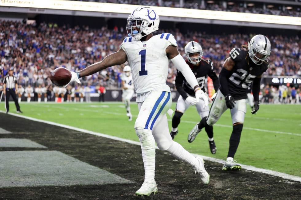 Indianapolis Colts wide receiver Parris Campbell (1) runs the ball for a touchdown against the ...