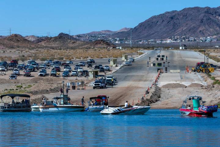 Boats line up to launch and be taken out on Labor Day at Hemenway Harbor at Lake Mead National ...
