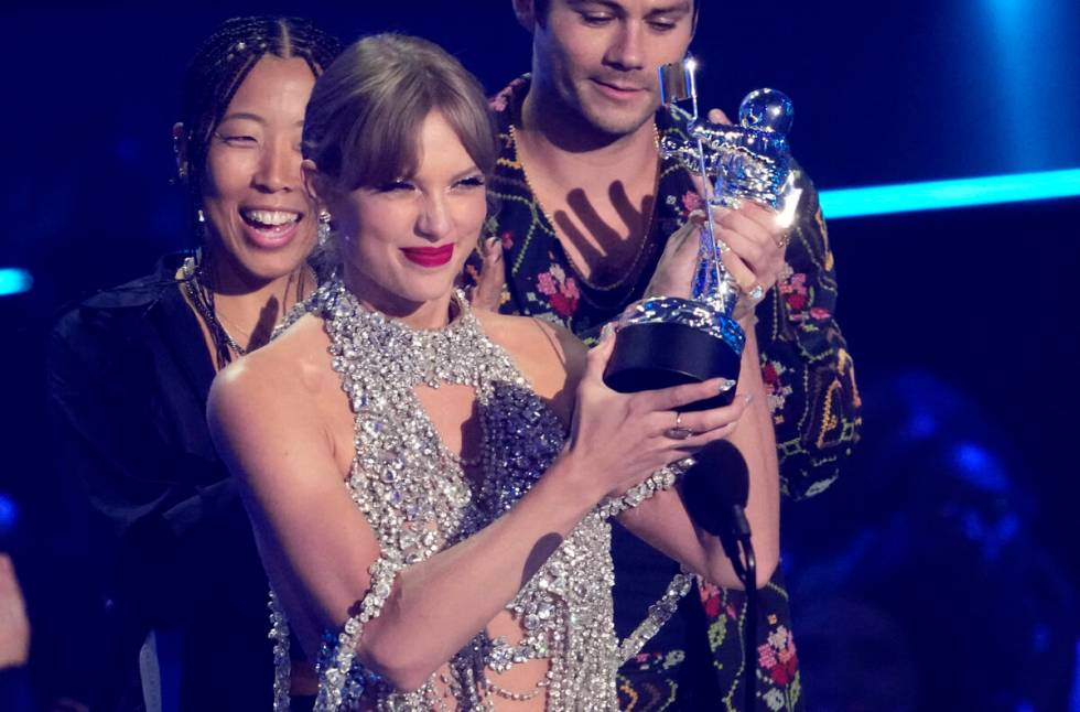 Taylor Swift accepts the award for best longform video for "All Too Well (10 Minute Version) (T ...