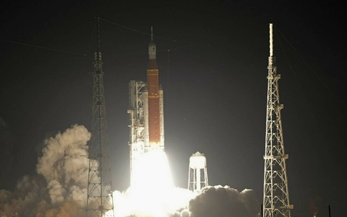 NASA's new moon rocket lifts off from Launch Pad 39B at the Kennedy Space Center in Cape Canave ...