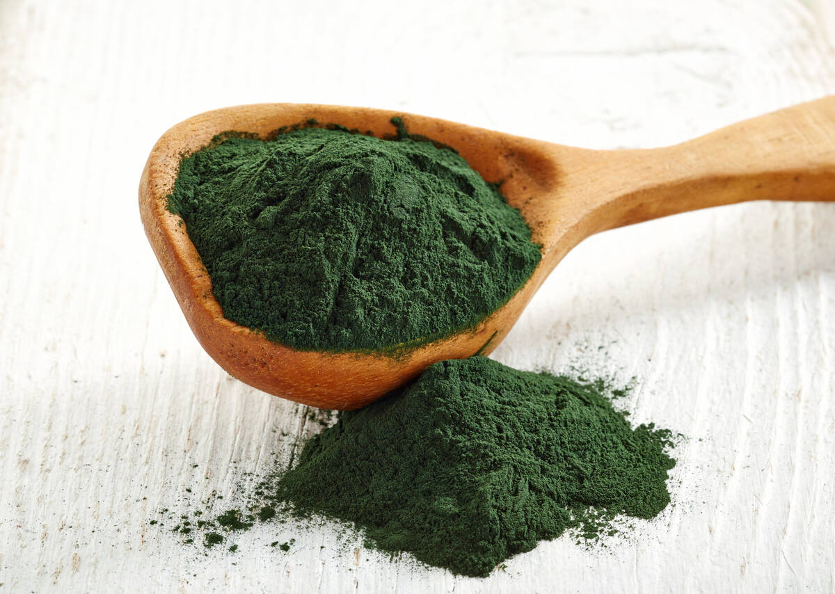 Spirulina is a type of blue-green algae — organisms that live in the water and produce energy ...
