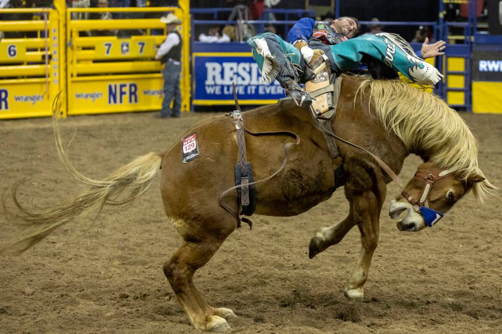 Caleb Bennett, of Corvallis, Mont., competes in bareback riding during the sixth go-round of th ...