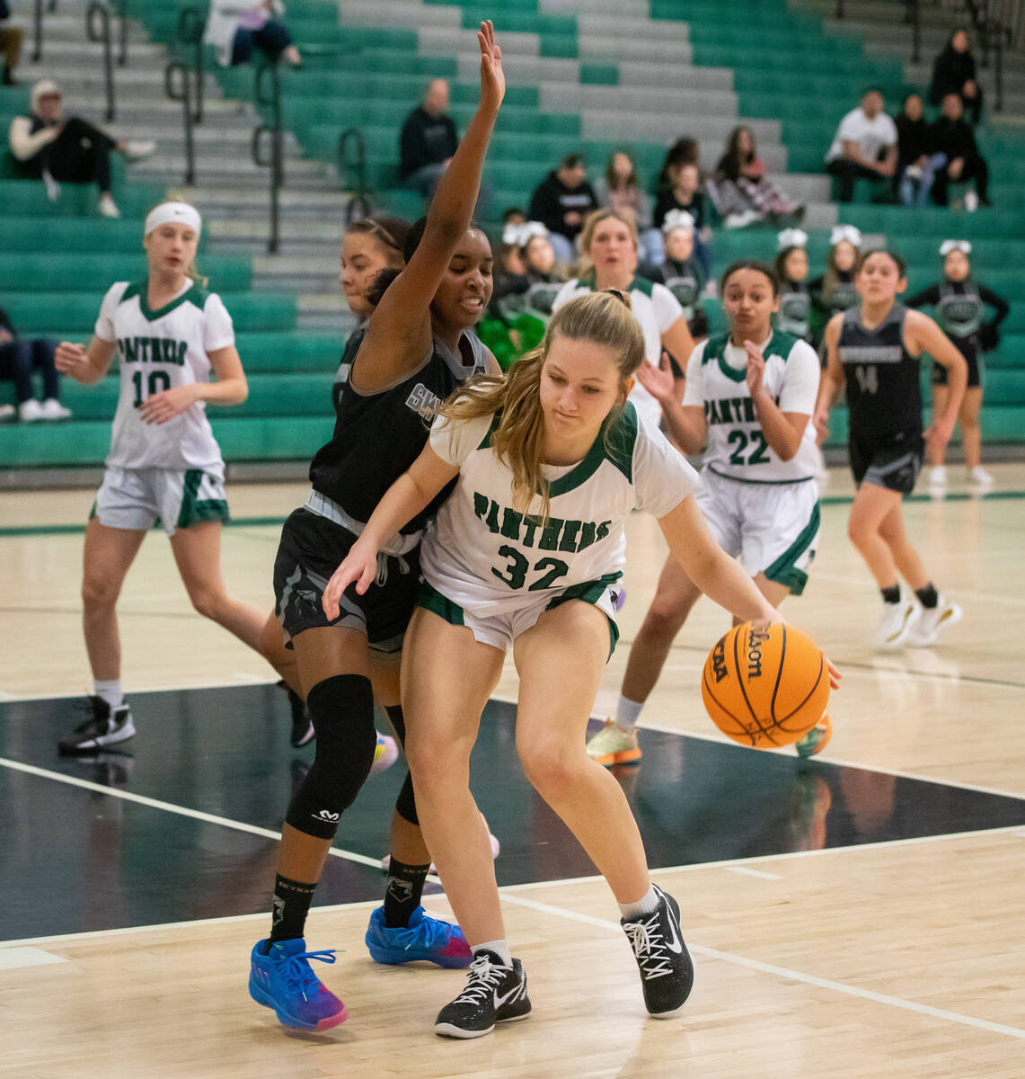 Silverado’s Ashley Saxton (11) tries to block Palo Verde’s Rozlin Williams (32) d ...