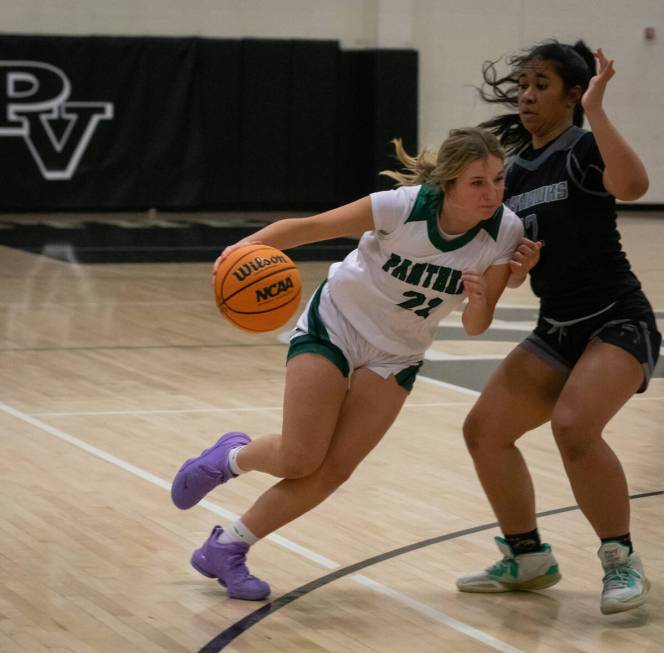 Palo Verde’s Halle McKnight (21) drives the ball past Silverado’s Christina Stowers (12) du ...