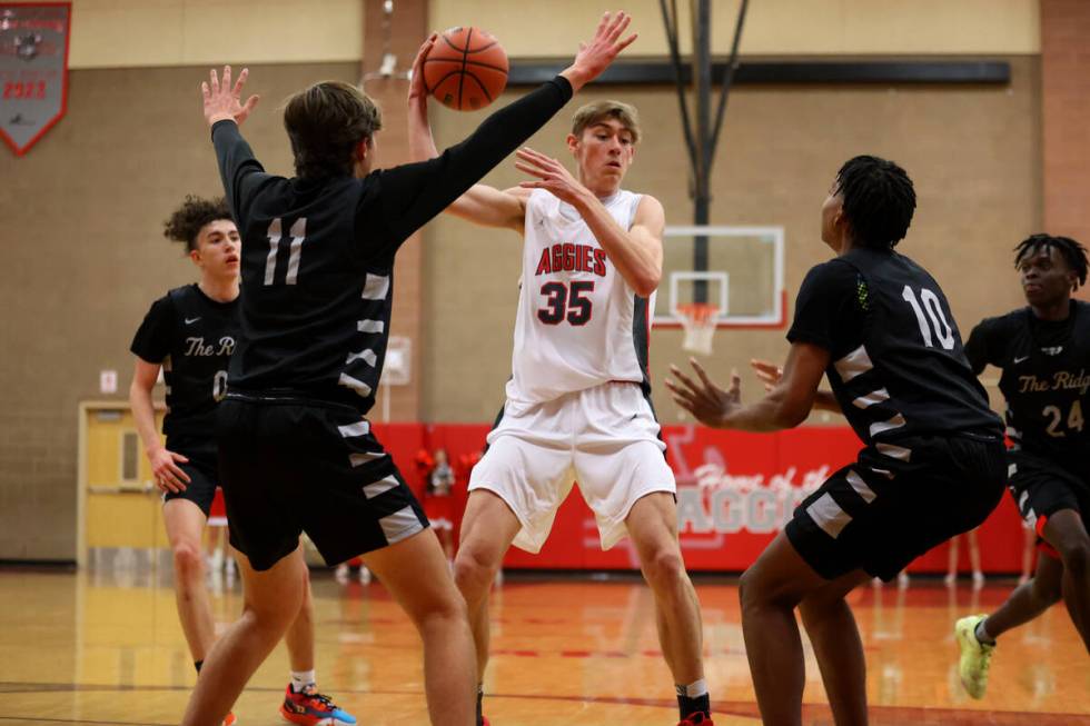 Arbor View's Wyatt Jaeck (35) looks for an open pass under pressure from Shadow Ridge's Jalen B ...