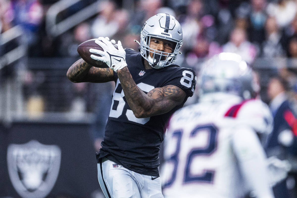 Raiders tight end Darren Waller (83) secures a touchdown catch versus the New England Patriots ...