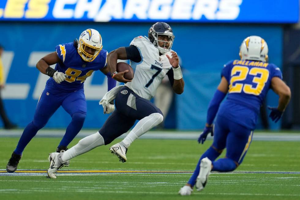 Tennessee Titans quarterback Malik Willis (7) runs against Los Angeles Chargers linebacker Chri ...