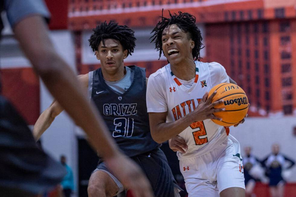 Mojave guard Giali Chapman (2) attempts to drive the lane while defended by Spring Valley&#x201 ...