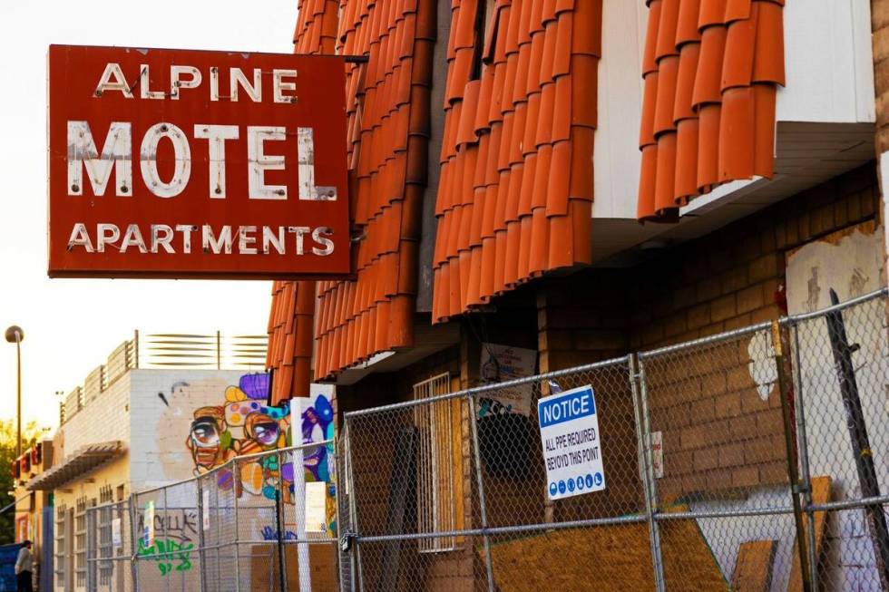 The Alpine Motel Apartments on Monday, Nov. 29, 2021, in Las Vegas. (Benjamin Hager/Las Vegas R ...