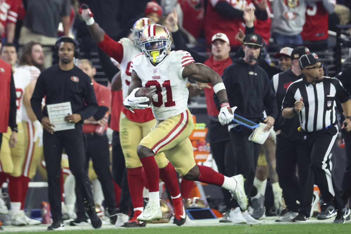 San Francisco 49ers safety Tashaun Gipson Sr. (31) runs the ball after intercepting the Raiders ...