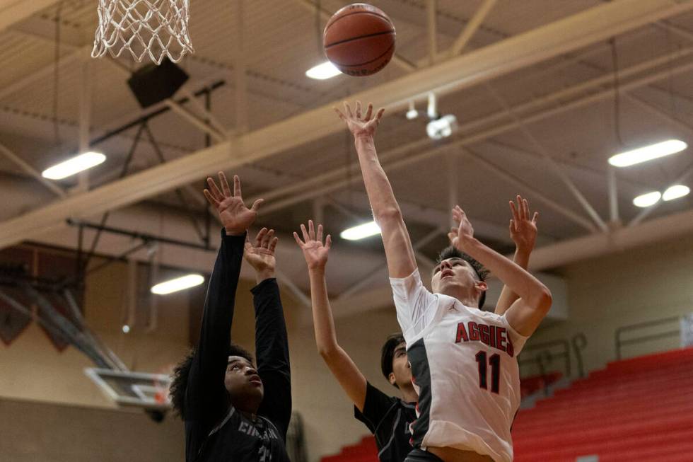 Arbor View’s Ridge Adams (11) shoots against Cimarron-Memorial’s Gerald Patterson ...