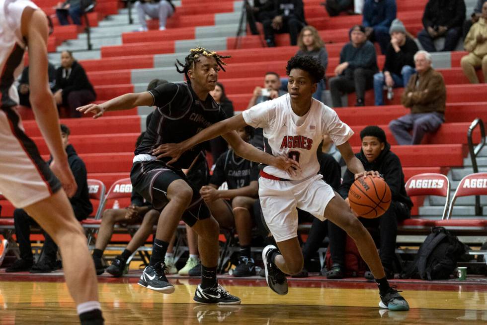 Arbor View’s Demarion Yap (0) drives around Cimarron-Memorial’s Geremiah Rone (11) during a ...