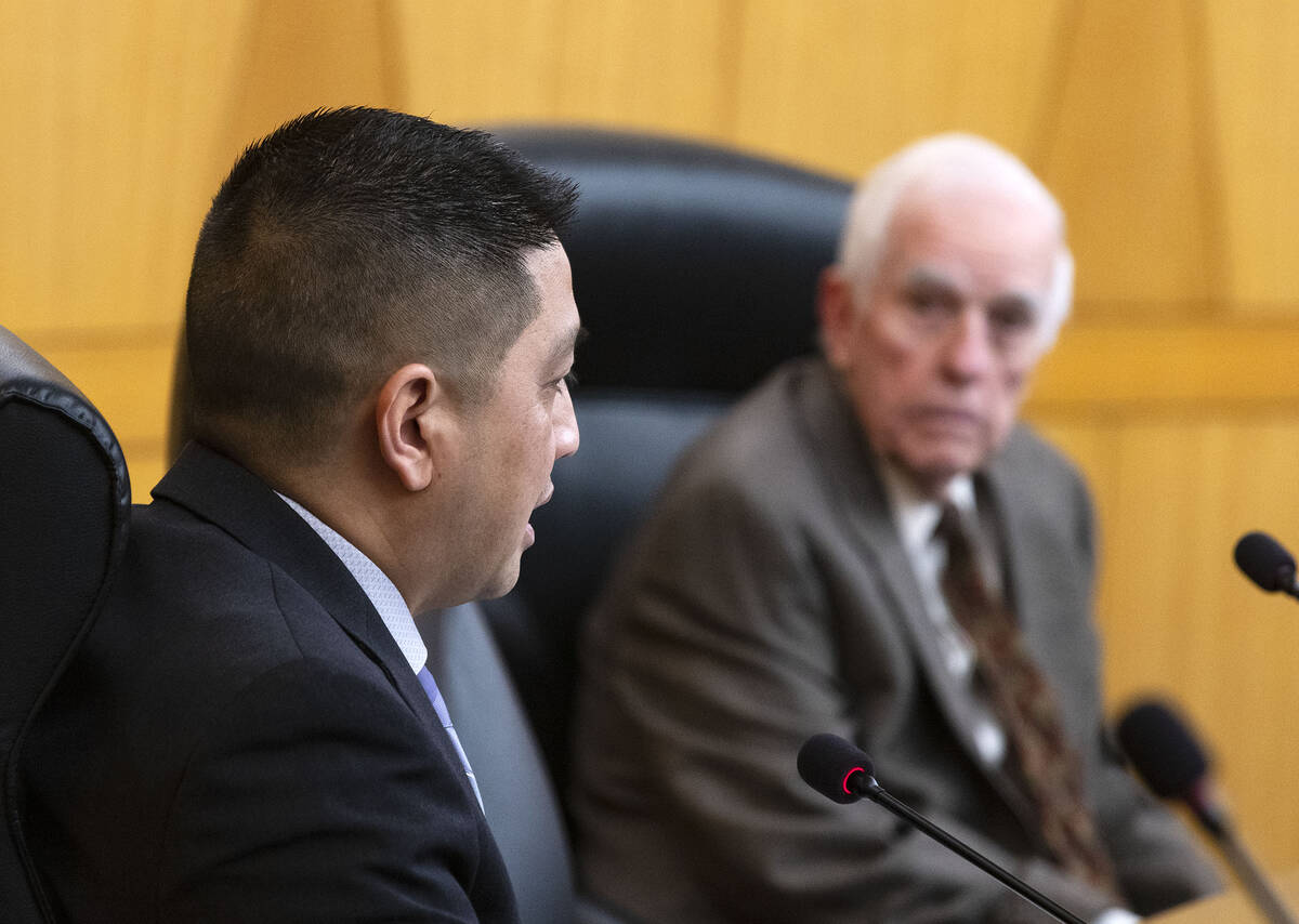 Las Vegas Metro Police Department Detective Scott Mendoza, left, takes the witness stand inside ...