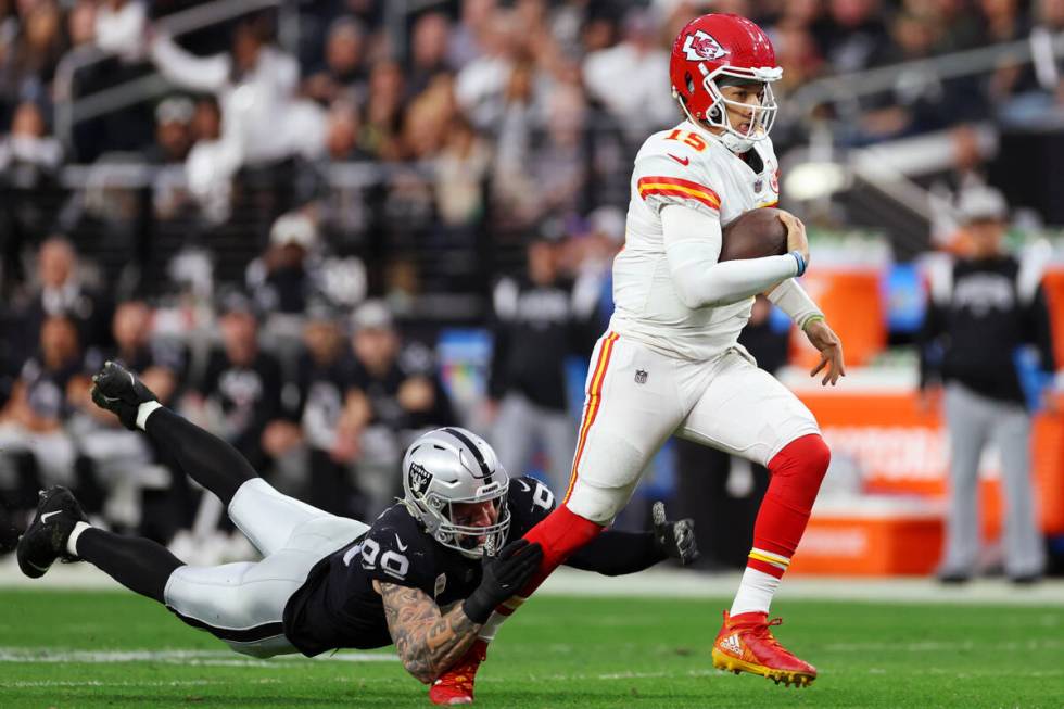 Las Vegas Raiders defensive end Maxx Crosby (98) dives to a tackle against Kansas City Chiefs q ...