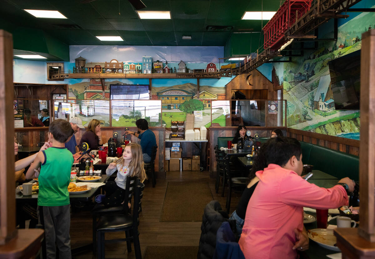 People dine at Egg and I, a breakfast restaurant, on Thursday, Jan. 12, 2023 (Amaya Edwards/Las ...