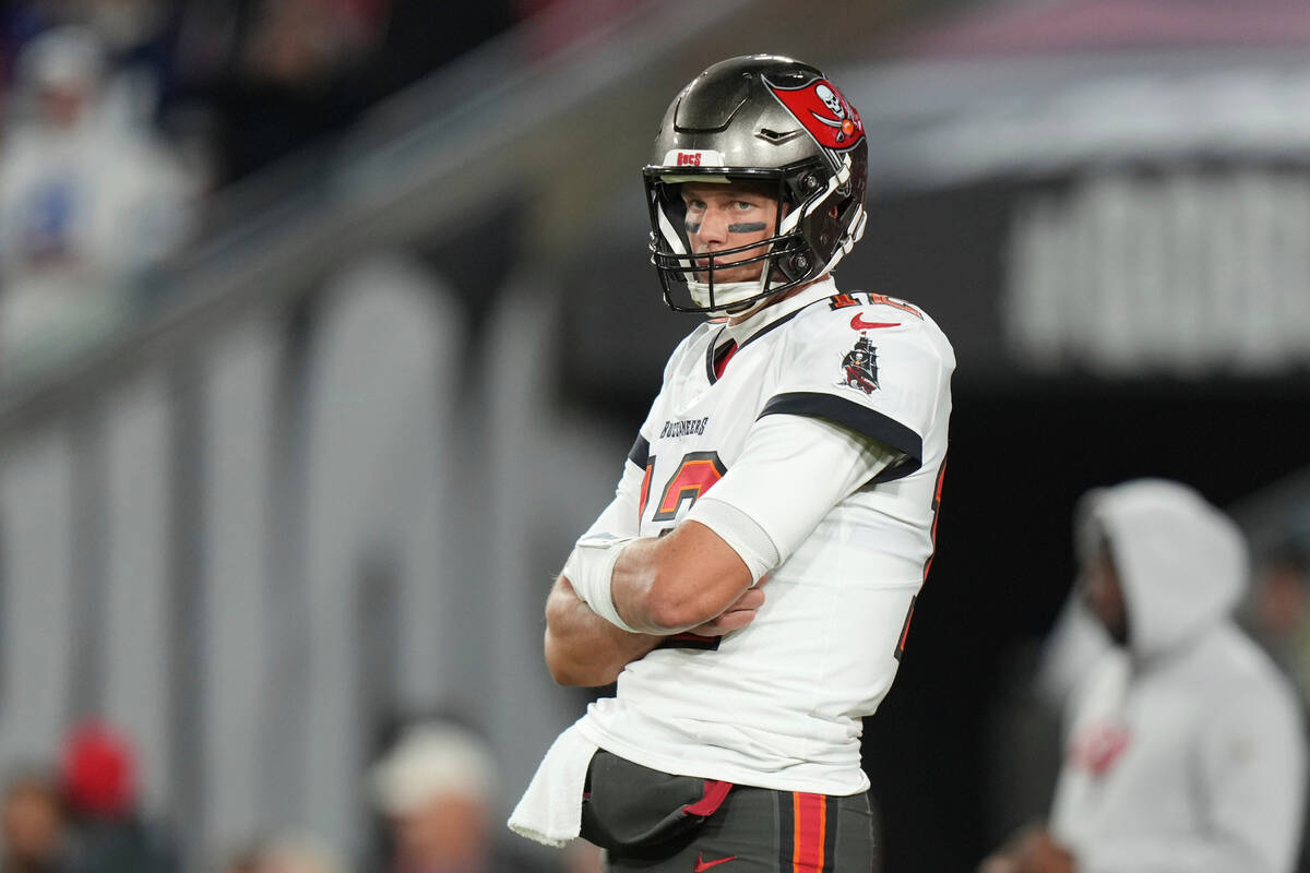 Tampa Bay Buccaneers quarterback Tom Brady (12) waits for his receivers to get into position du ...