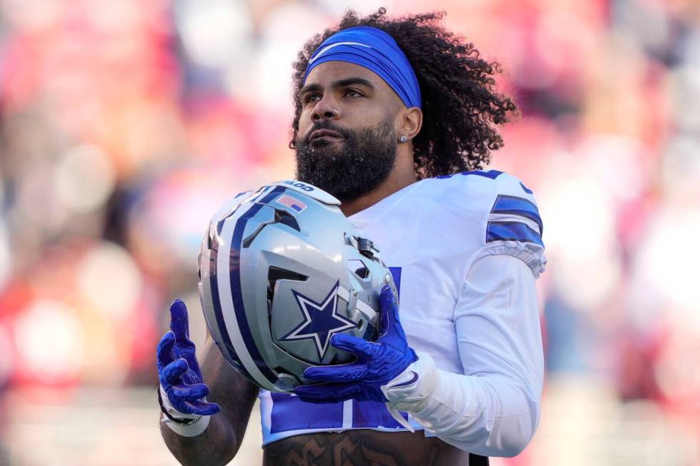 Dallas Cowboys running back Ezekiel Elliott warms up before an NFL divisional round playoff foo ...