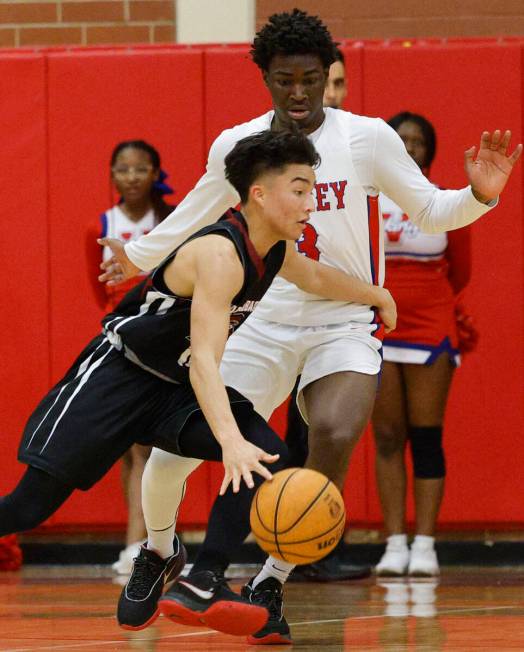 Desert Oasis' Breyden Tachera (10) drives past Valley's Elijah Flowers (3) during the second ha ...