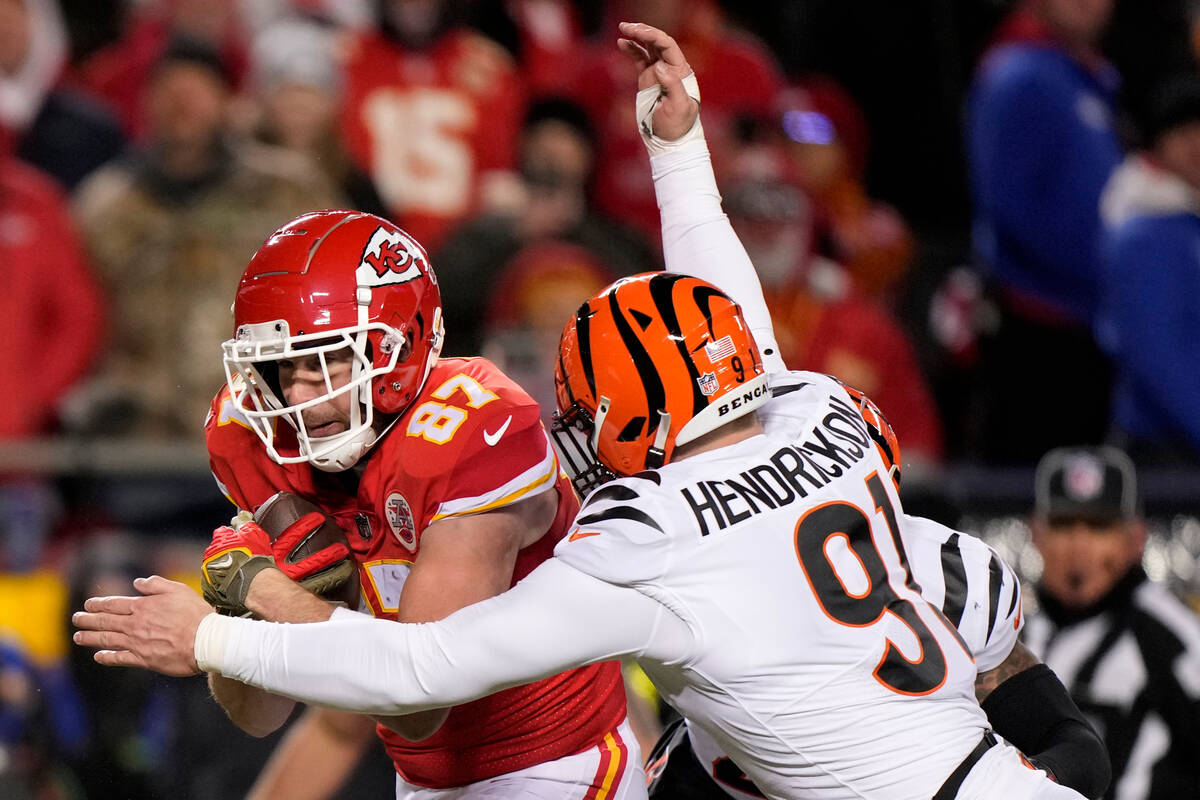 Cincinnati Bengals defensive end Trey Hendrickson (91) hits Kansas City Chiefs tight end Travis ...